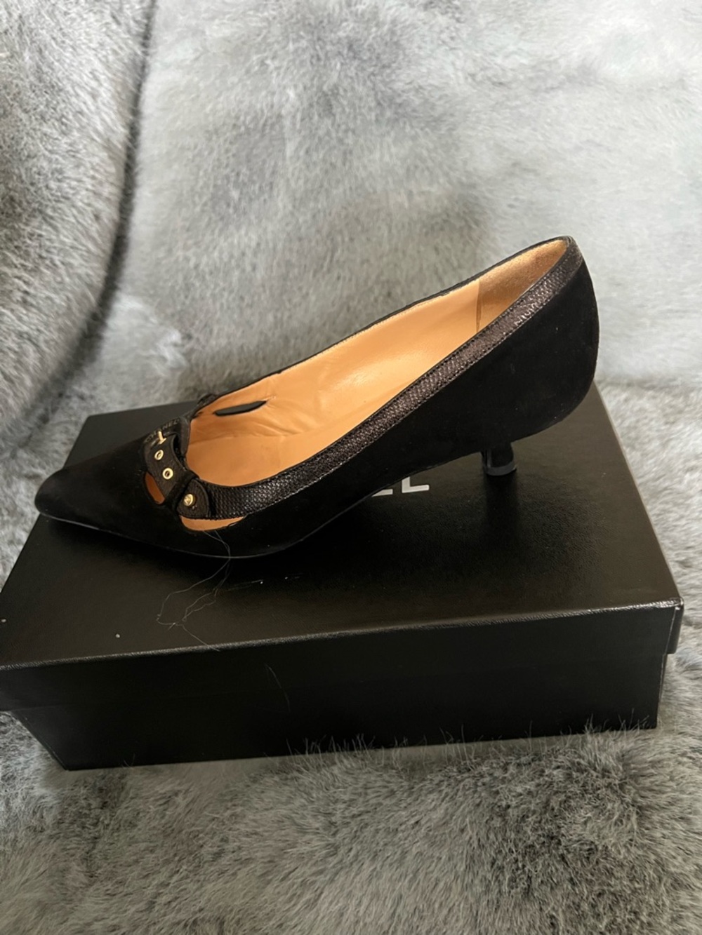 CHANEL Vintage Black Suede and Karung Buckle Pumps - Picture 3 of 6
